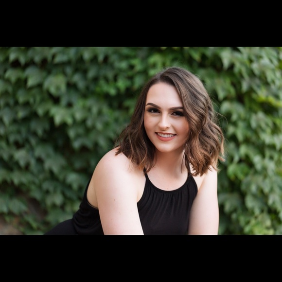 Meet your Posher, Mackenzie - Picture 2 of 3